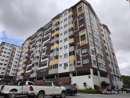 Apartment For Auction at Blue Valley Residence