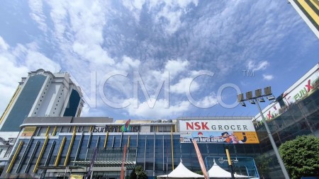Retail Space For Auction at The Summit