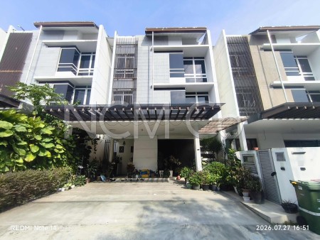 Terrace House For Auction at Precinct 14