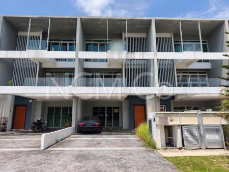 Terrace House For Auction at D'Island