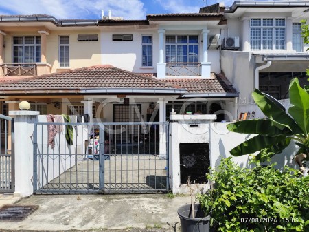 Terrace House For Auction at Section 3