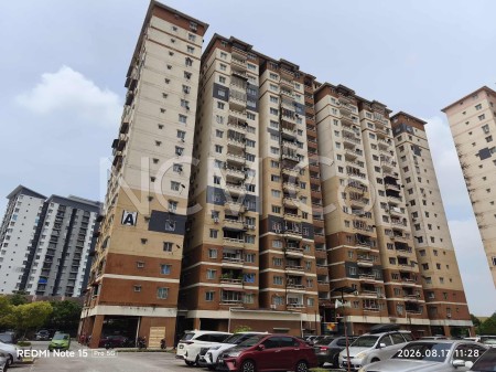 Apartment For Auction at Laguna Biru