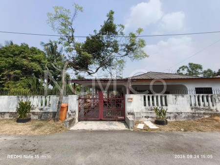 Bungalow House For Auction at Sungai Bakau
