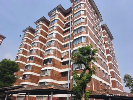 Condo For Auction at Green Acre Park