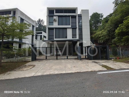 Bungalow House For Auction at Kayangan Heights