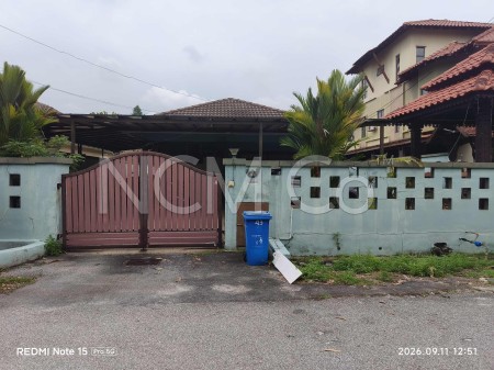 Bungalow House For Auction at Desa Subang Permai