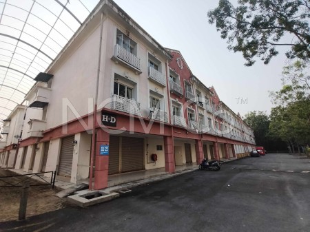 Apartment For Auction at Laketown Apartment (Bukit Merah Resort)
