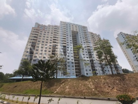Apartment For Auction at Desaminium Rimba