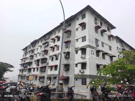 Apartment For Auction at Segar Apartments