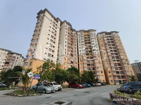 Apartment For Auction at Sri Palma Villa