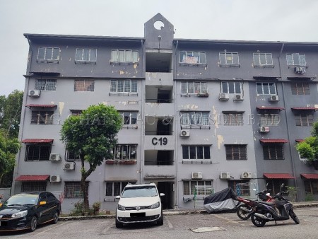 Apartment For Auction at Putra Permai Type C