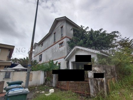 Bungalow House For Auction at Anggerik Aranda