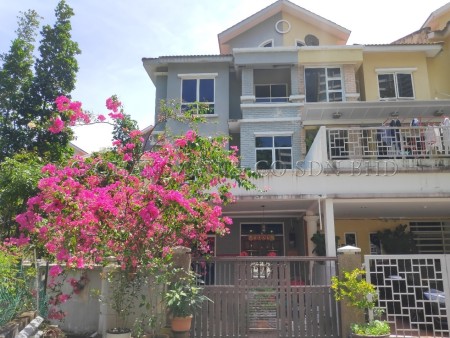 Terrace House For Auction at Leader Garden