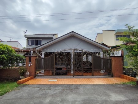 Bungalow House For Auction at Taman Setia