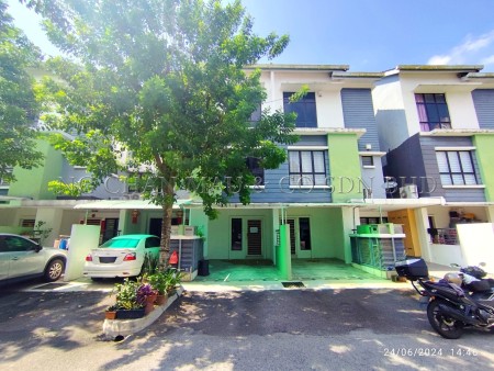 Terrace House For Auction at Park Villa