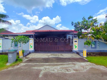 Bungalow House For Auction at Taman Sri Lambak