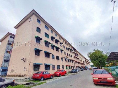 Apartment For Auction at Selayang Makmur Apartment