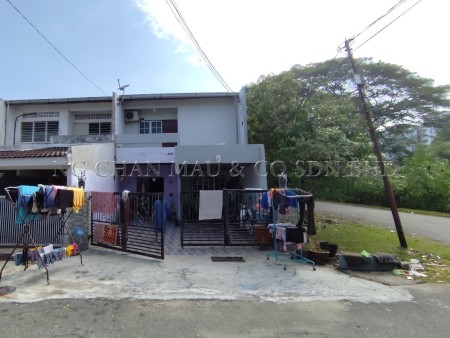 Terrace House For Auction at Teluk Intan