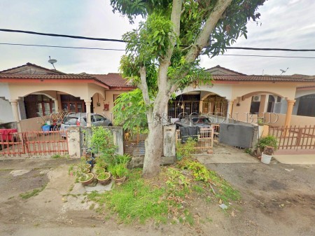 Terrace House For Auction at Taman Selesa