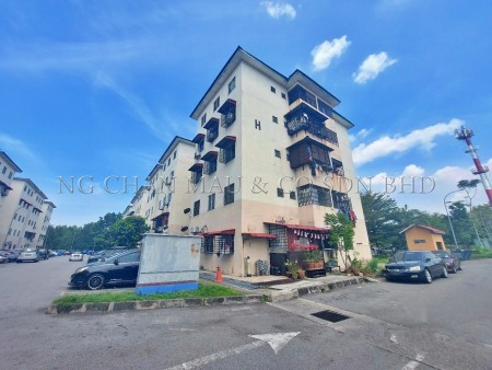 Apartment For Auction at Puchong Utama Court 1