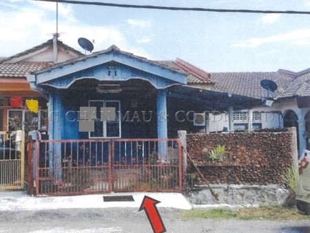 Terrace House For Auction at Taman Selasih