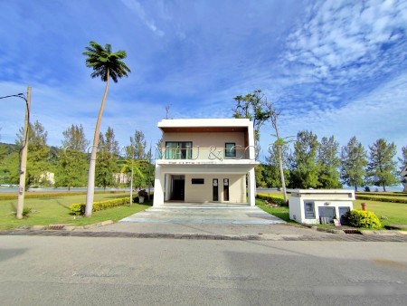 Bungalow House For Auction at Marina Island