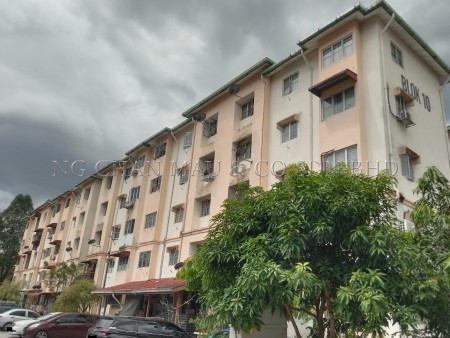 Apartment For Auction at Pangsapuri Flora I