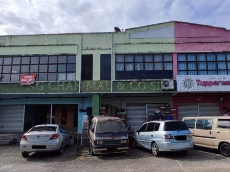 Shop For Auction at Tanah Merah