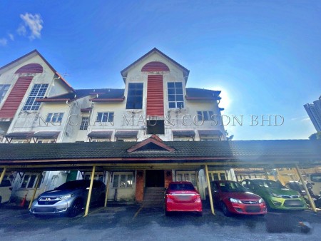 Apartment For Auction at Putra Apartment