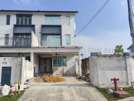 Terrace House For Auction at Taman Pulai Mutiara