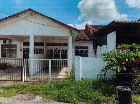 Terrace House For Auction at Binjai