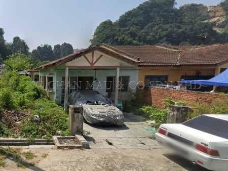 Terrace House For Auction at Taman Dovenby