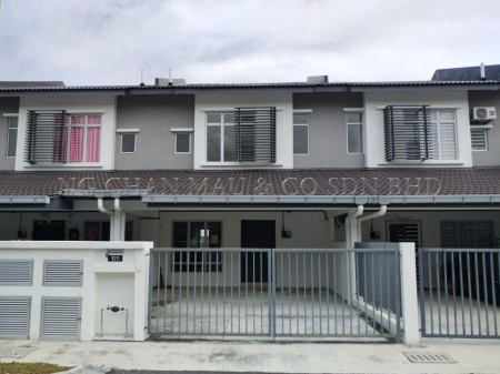 Terrace House For Auction at Iringan Bayu