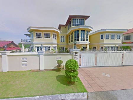 Bungalow House For Auction at Taman Impian Gemilang