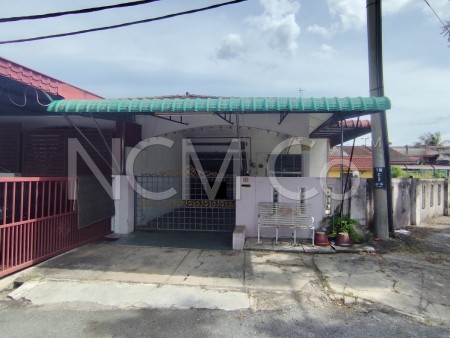 Terrace House For Auction at Teluk Intan