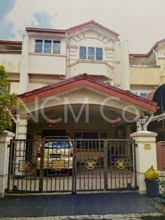 Bungalow House For Auction at Taman Khidmat