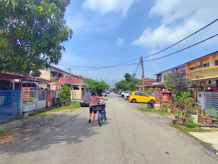 Terrace House for Auction