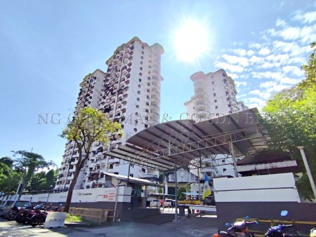 Apartment For Auction at Vista Condominium