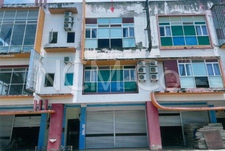 Shop Office For Auction at Triang