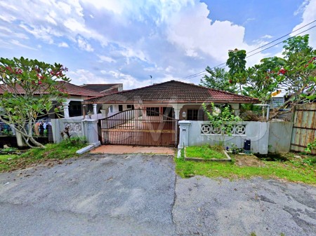 Bungalow House For Auction at Taman Gembira