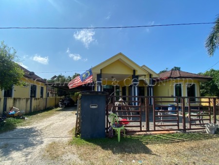Bungalow House For Auction at Melor