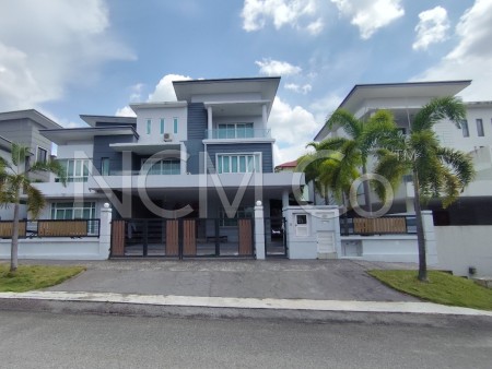 Bungalow House For Auction at Taman Taming Mutiara