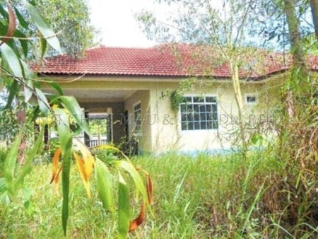 Bungalow House For Auction at Dungun