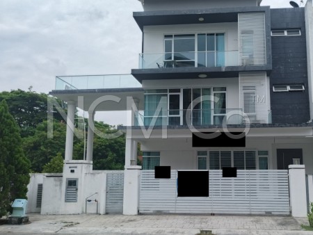Semi D For Auction at Cassia Grove