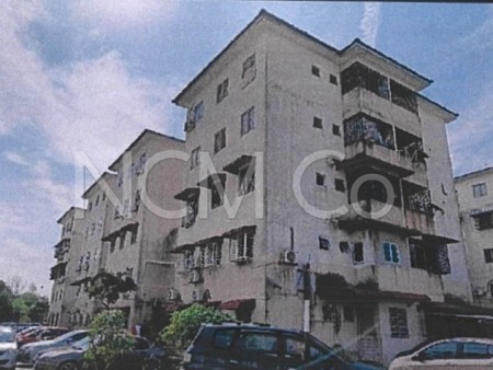 Apartment For Auction at Puchong Utama Court 1