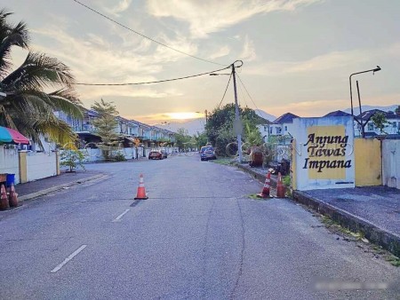 Terrace House for Auction