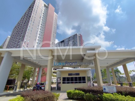 Apartment For Auction at Lakefront Residence