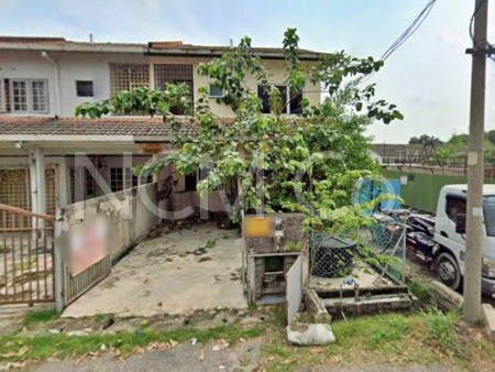 Terrace House For Auction at Pekan Meru