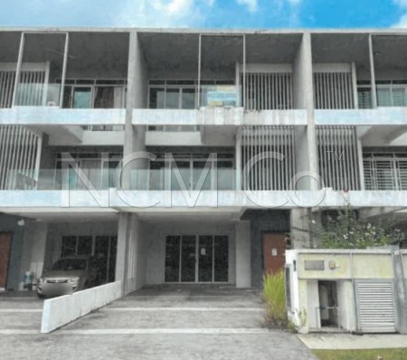 Terrace House For Auction at D'Island