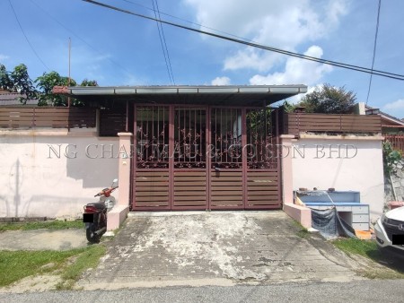 Bungalow House For Auction at Kampung Tunku